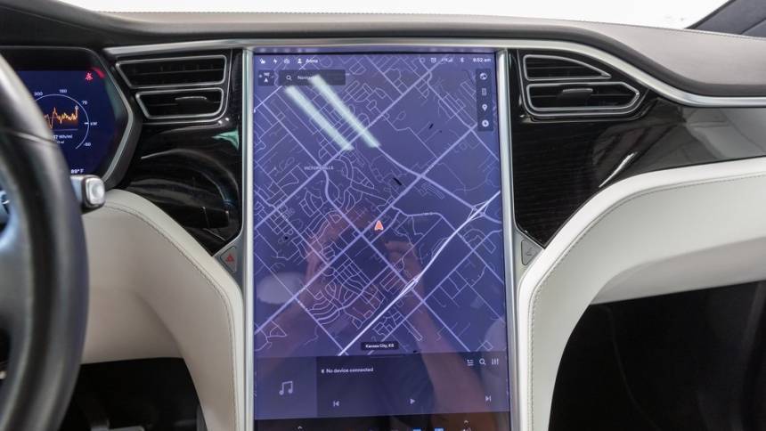2018 Tesla Model X 5YJXCDE27JF088474