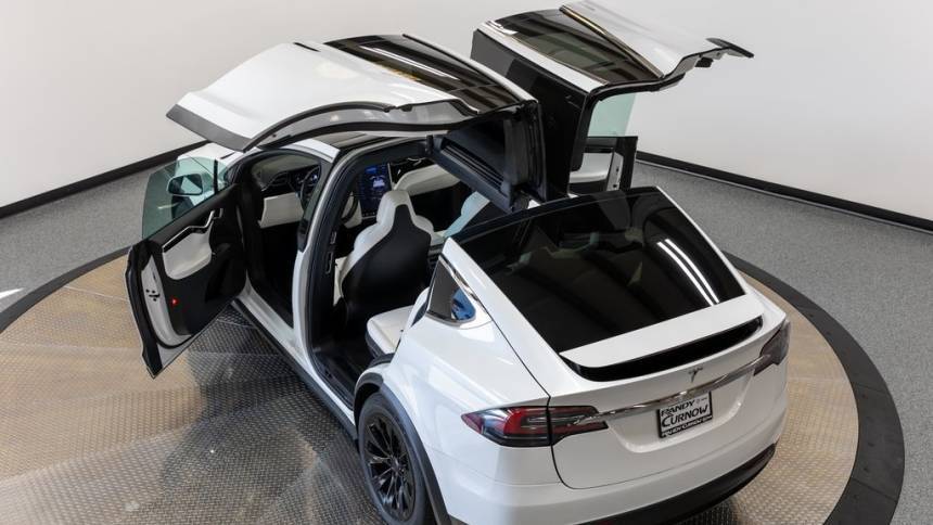 2018 Tesla Model X 5YJXCDE27JF088474