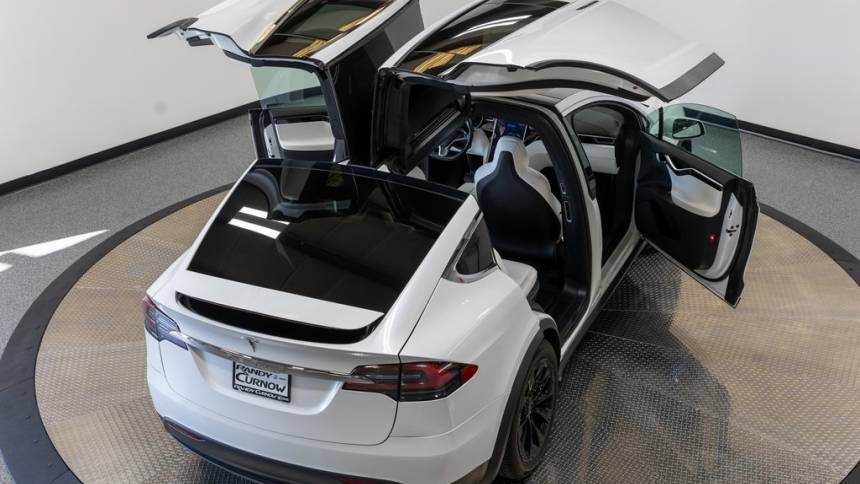 2018 Tesla Model X 5YJXCDE27JF088474