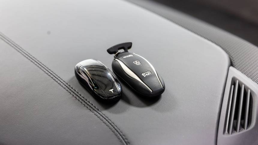 2018 Tesla Model X 5YJXCDE27JF088474
