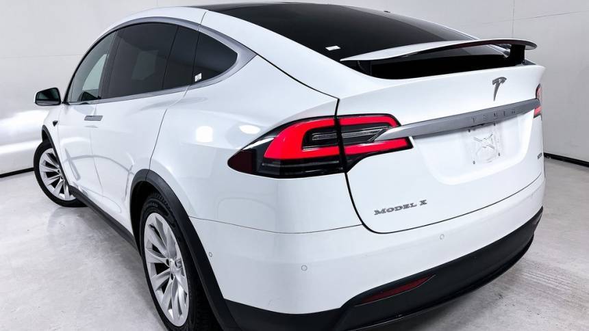 2018 Tesla Model X 5YJXCAE28JF109606