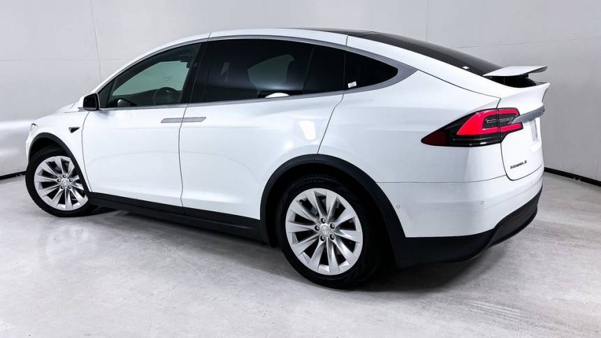 2018 Tesla Model X 5YJXCAE28JF109606