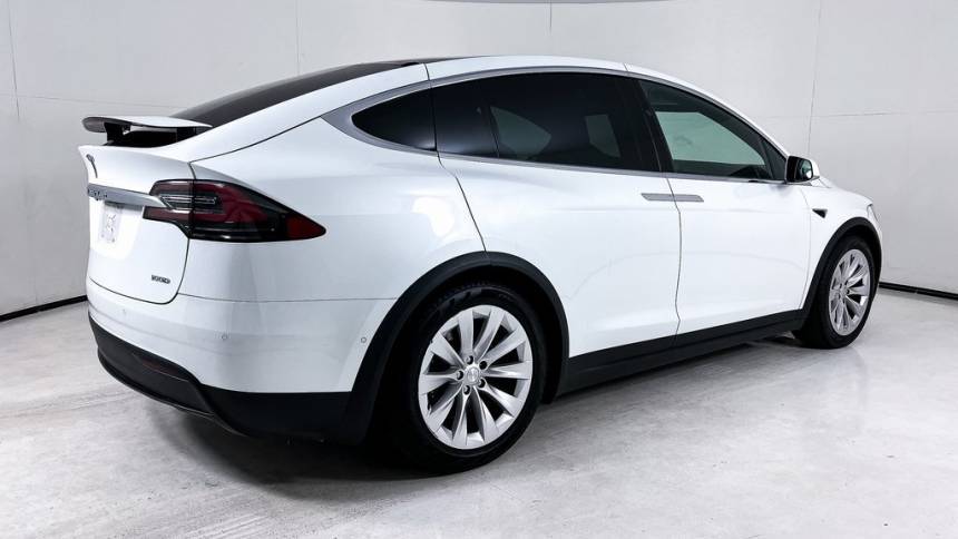 2018 Tesla Model X 5YJXCAE28JF109606