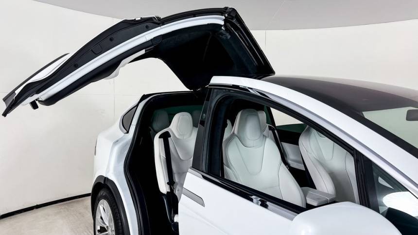 2018 Tesla Model X 5YJXCAE28JF109606
