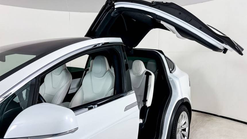 2018 Tesla Model X 5YJXCAE28JF109606