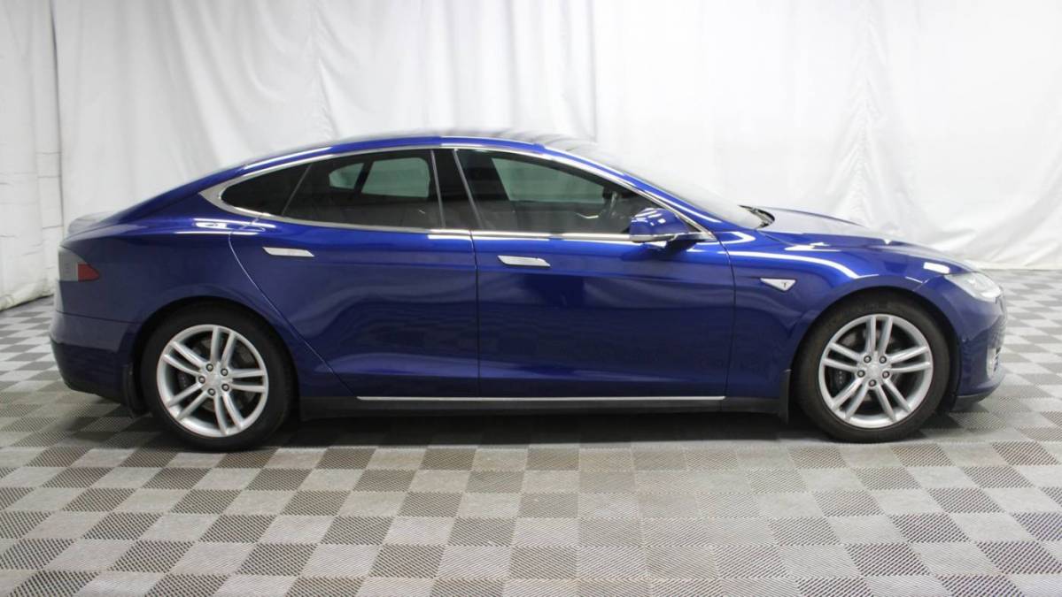 2015 Tesla Model S 5YJSA1S21FF096287