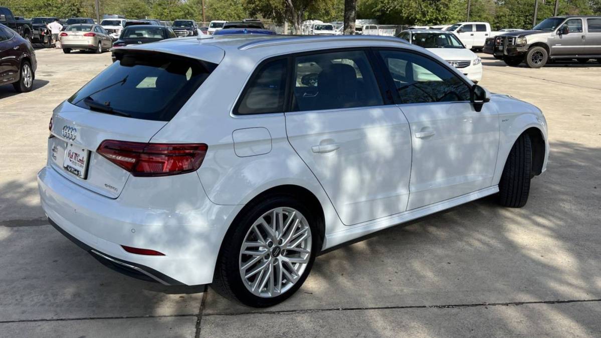 2018 Audi A3 Sportback e-tron WAUTPBFF9JA103460