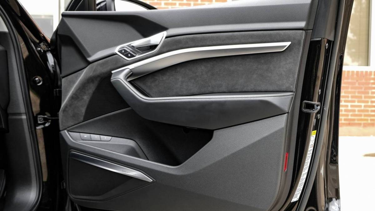 2021 Audi e-tron WA1VAAGE1MB004671