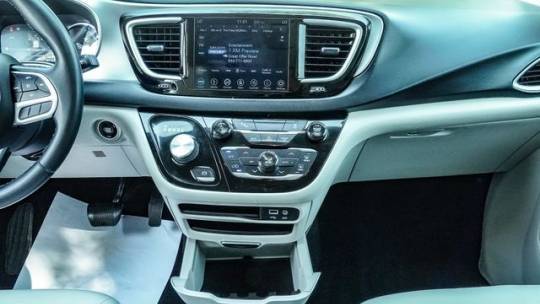 2018 Chrysler Pacifica Hybrid 2C4RC1L70JR364956