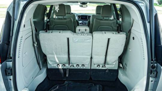 2018 Chrysler Pacifica Hybrid 2C4RC1L70JR364956