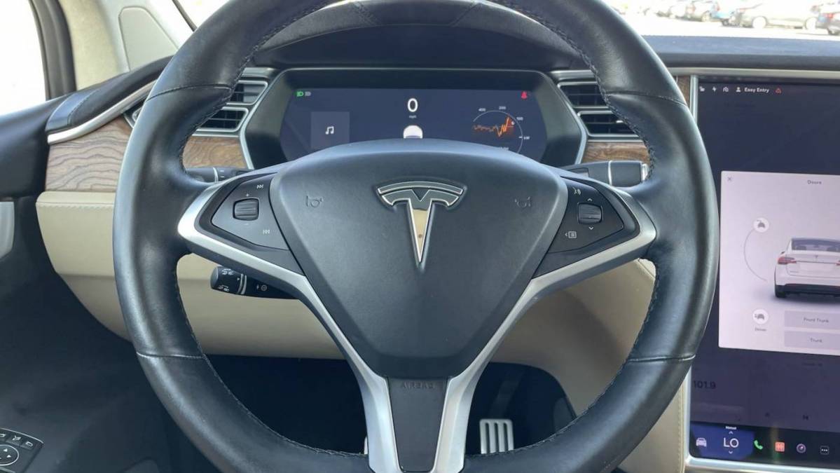 2017 Tesla Model X 5YJXCBE44HF039622
