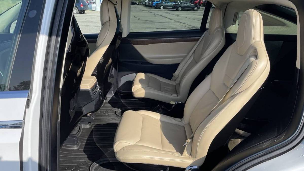 2017 Tesla Model X 5YJXCBE44HF039622