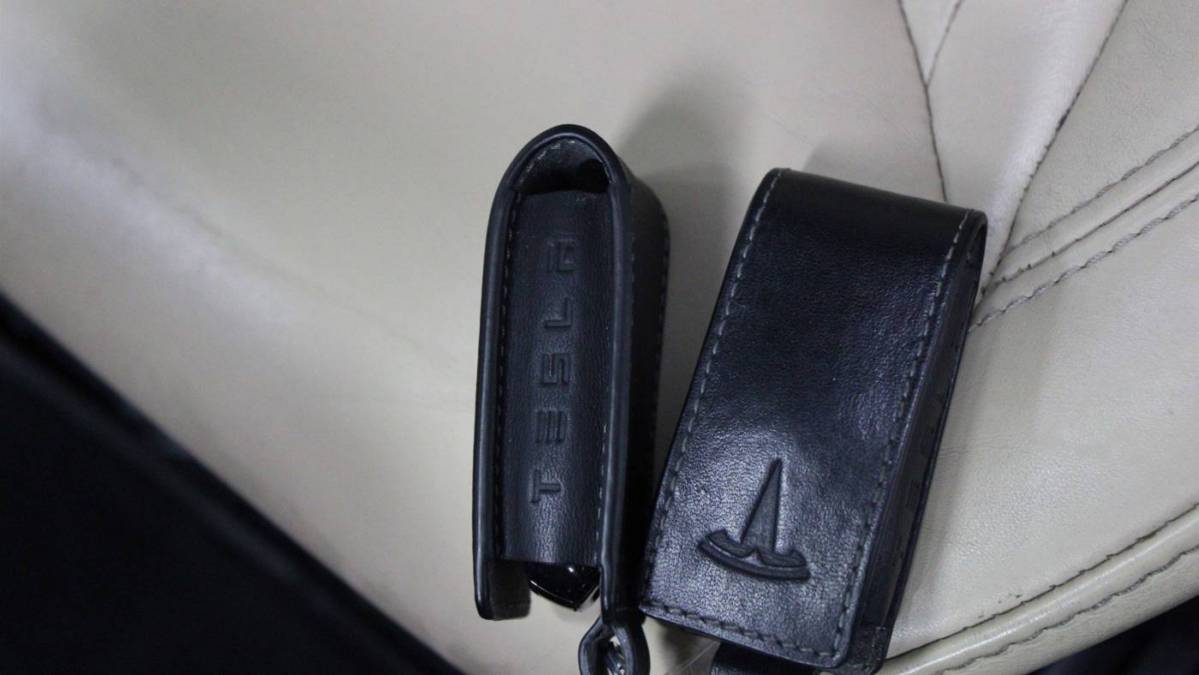 2016 Tesla Model S 5YJSA1E14GF124474
