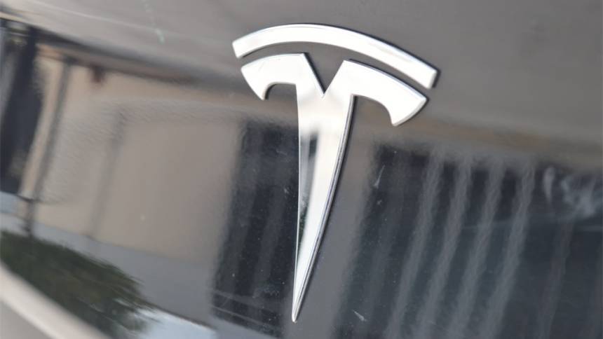 2018 Tesla Model 3 5YJ3E1EB8JF084649