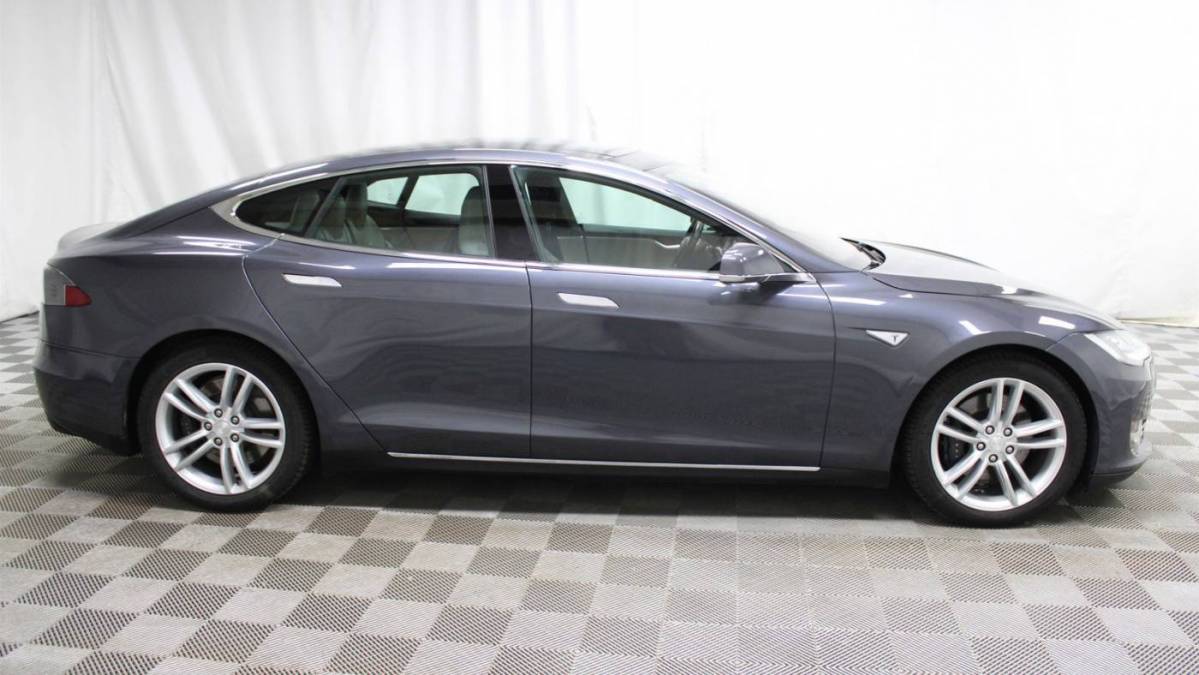 2016 Tesla Model S 5YJSA1E22GF129441