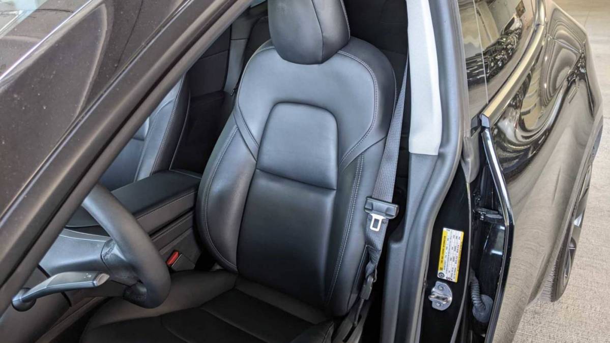 2021 Tesla Model Y 5YJYGDEE9MF183383