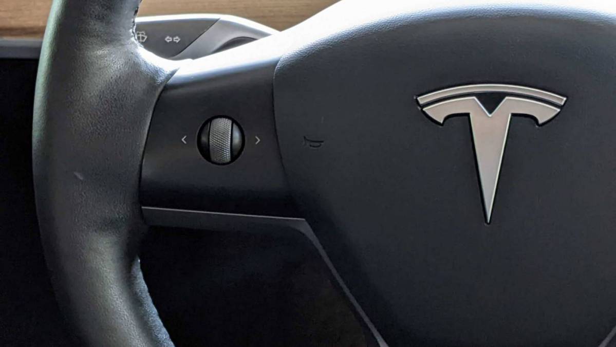 2021 Tesla Model Y 5YJYGDEE9MF183383