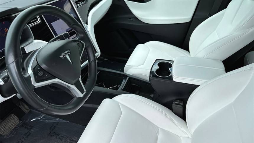 2018 Tesla Model X 5YJXCDE27JF088880