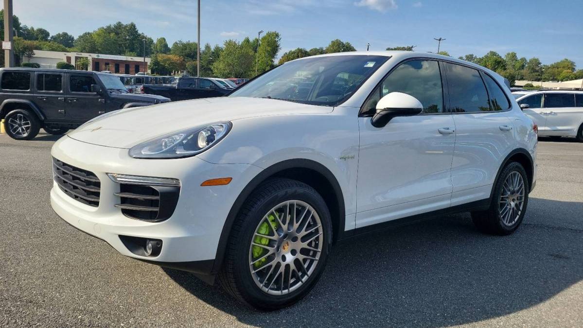 2016 Porsche Cayenne WP1AE2A26GLA63810