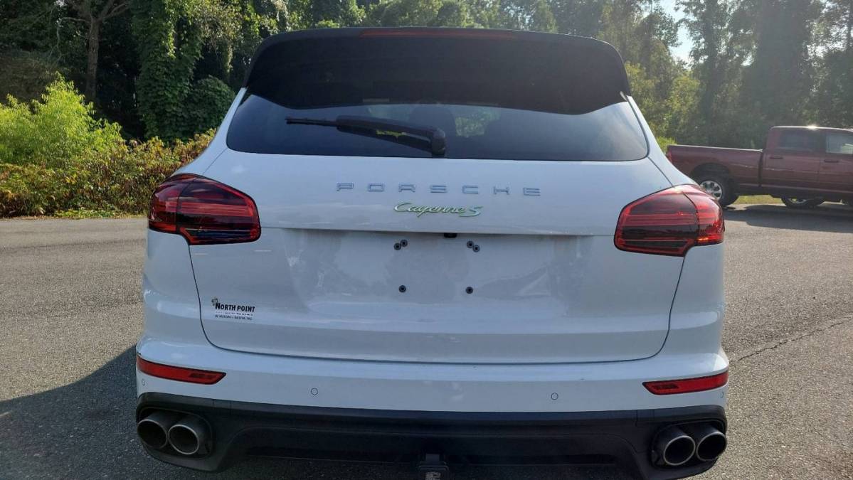 2016 Porsche Cayenne WP1AE2A26GLA63810