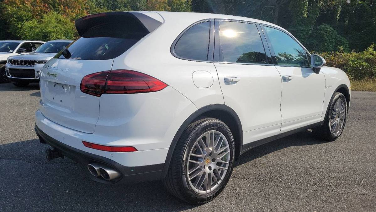 2016 Porsche Cayenne WP1AE2A26GLA63810