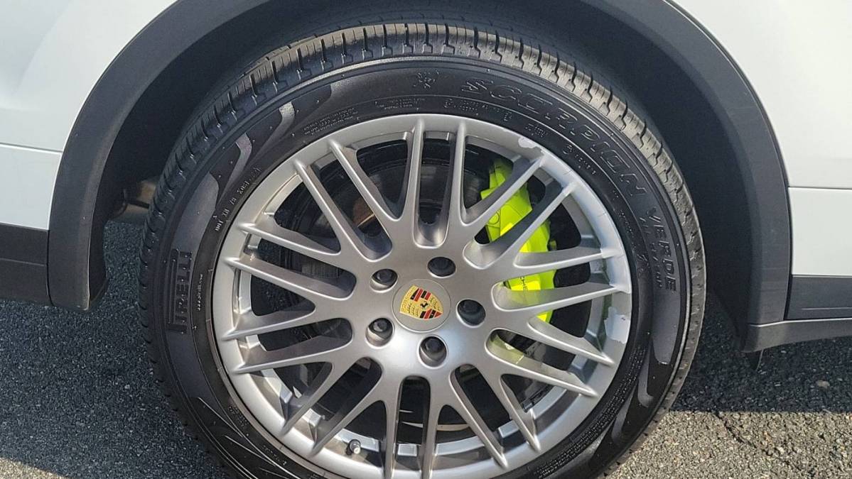 2016 Porsche Cayenne WP1AE2A26GLA63810