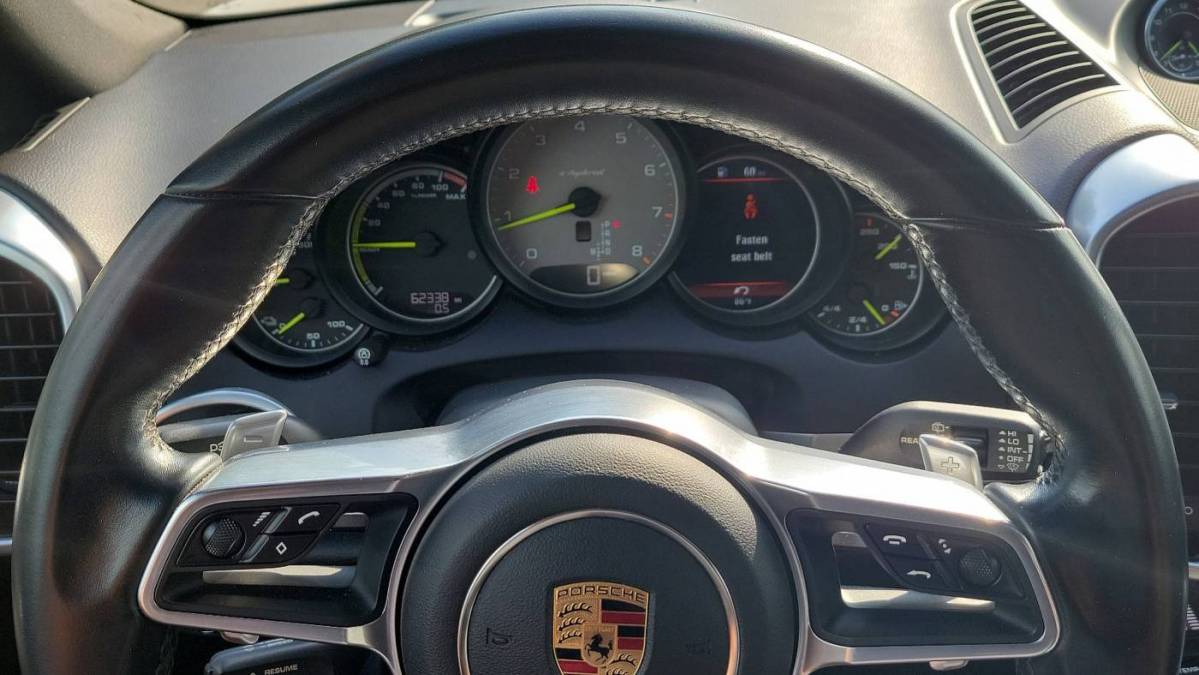 2016 Porsche Cayenne WP1AE2A26GLA63810