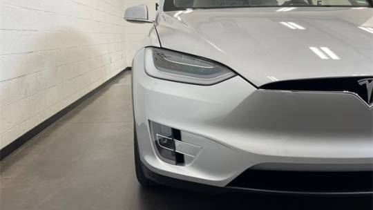 2018 Tesla Model X 5YJXCDE25JF132603