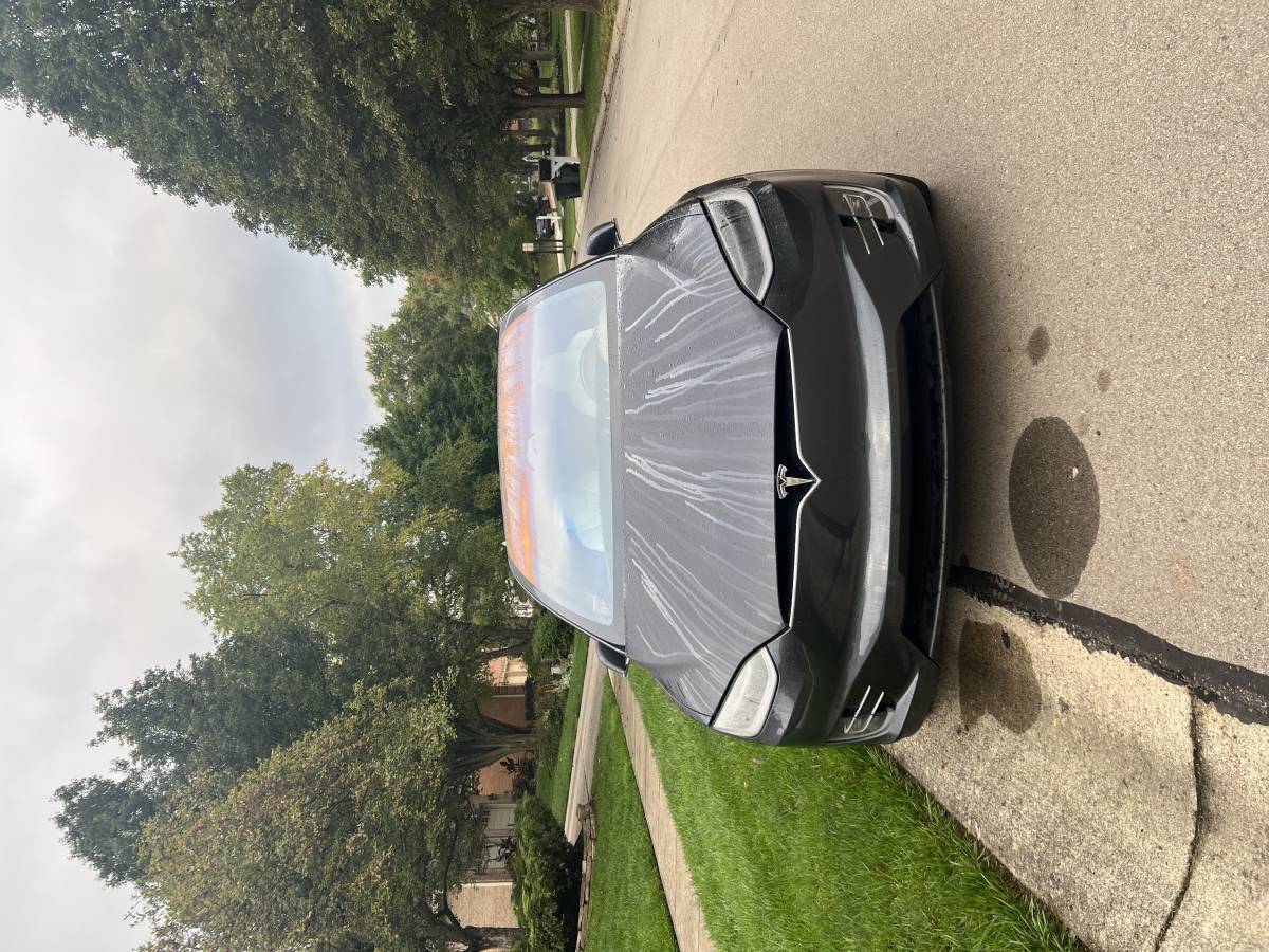 2018 Tesla Model X 5YJXCDE29JF111043
