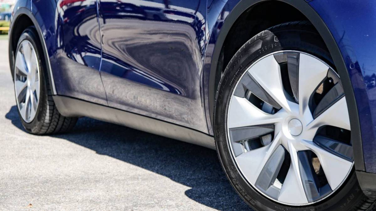 2021 Tesla Model Y 5YJYGDEE3MF300505