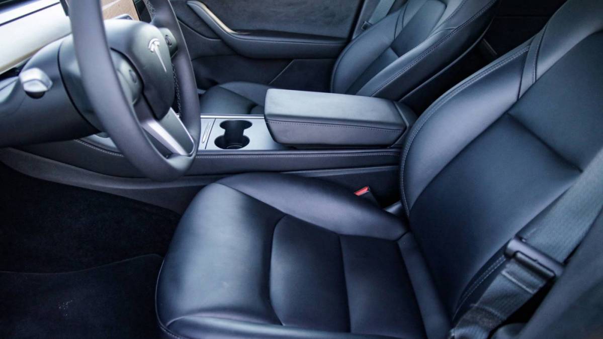 2021 Tesla Model Y 5YJYGDEE3MF300505