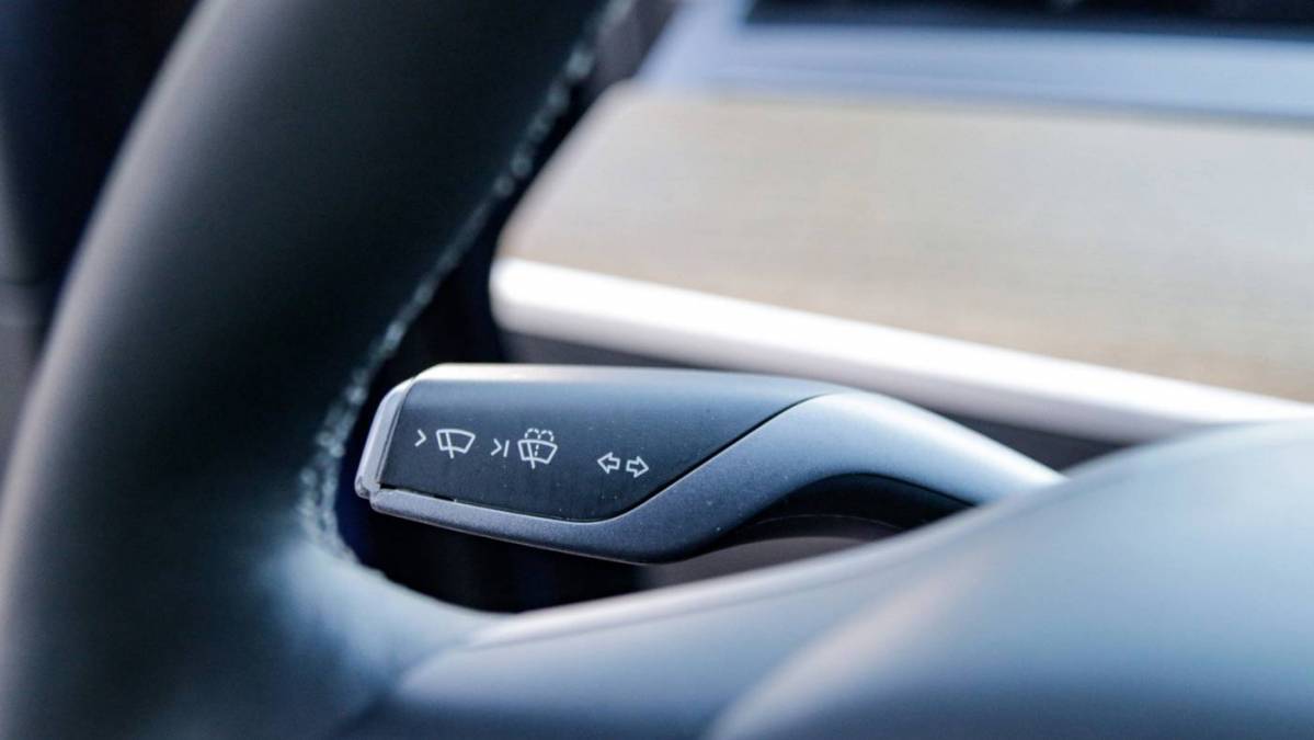 2021 Tesla Model Y 5YJYGDEE3MF300505