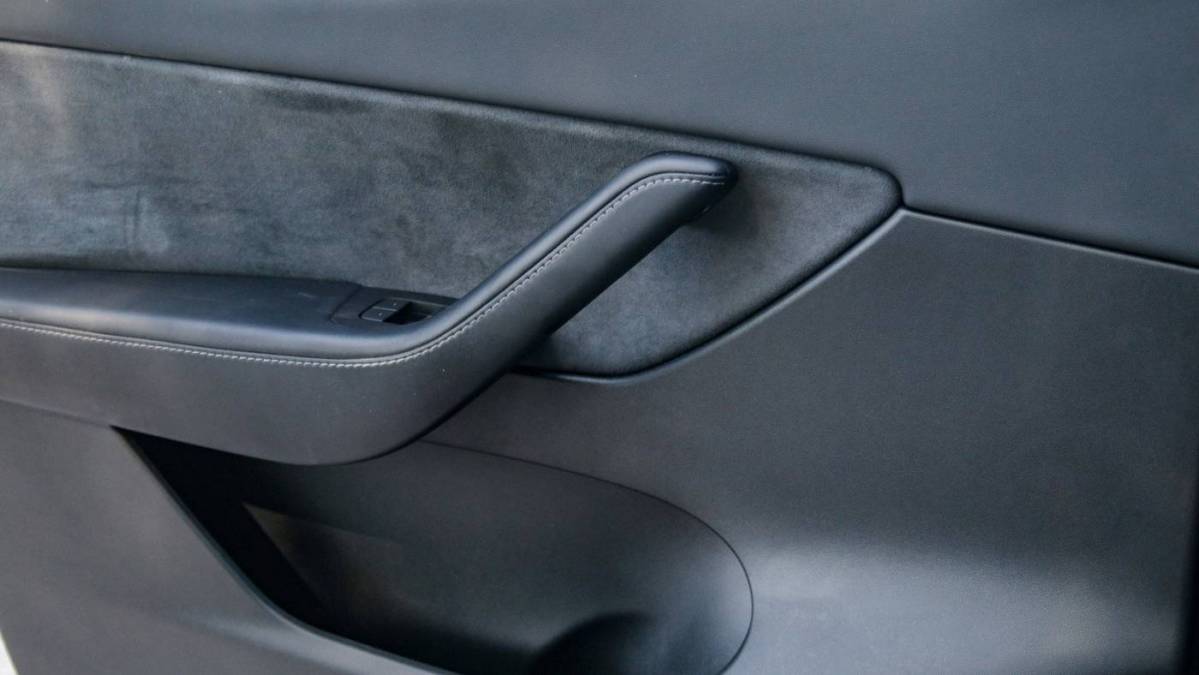 2021 Tesla Model Y 5YJYGDEE3MF300505