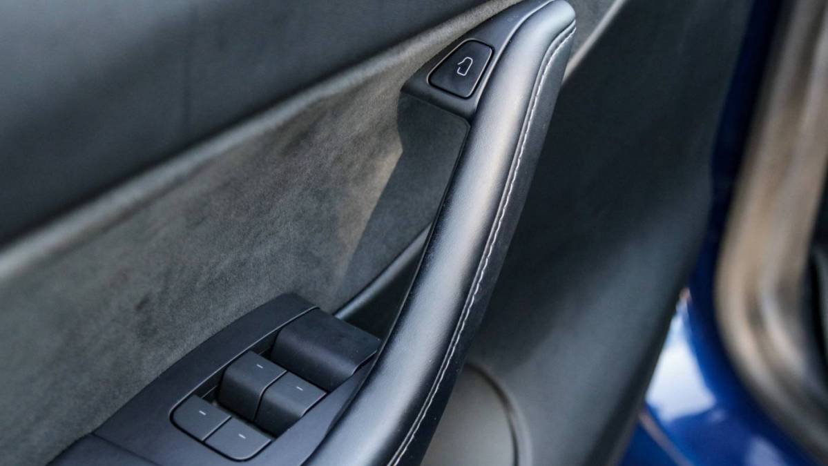 2021 Tesla Model Y 5YJYGDEE3MF300505