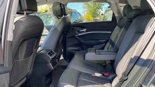 2019 Audi e-tron WA1LAAGE0KB024057