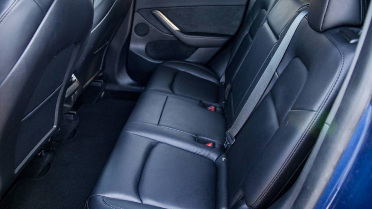2021 Tesla Model Y 5YJYGDEE3MF300505