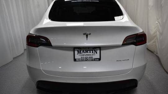 2021 Tesla Model Y 5YJYGDEE8MF065759