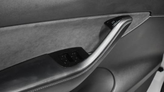 2021 Tesla Model Y 5YJYGDEE8MF065759