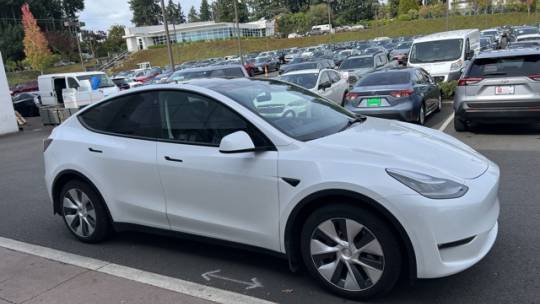 2021 Tesla Model Y 5YJYGDEE5MF142121