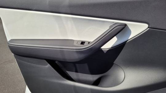 2021 Tesla Model Y 5YJYGDEE9MF087978