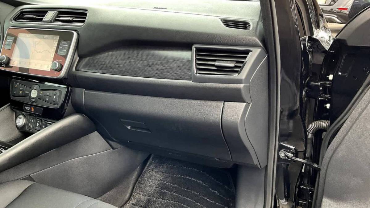 2021 Nissan LEAF 1N4AZ1CV1MC555234