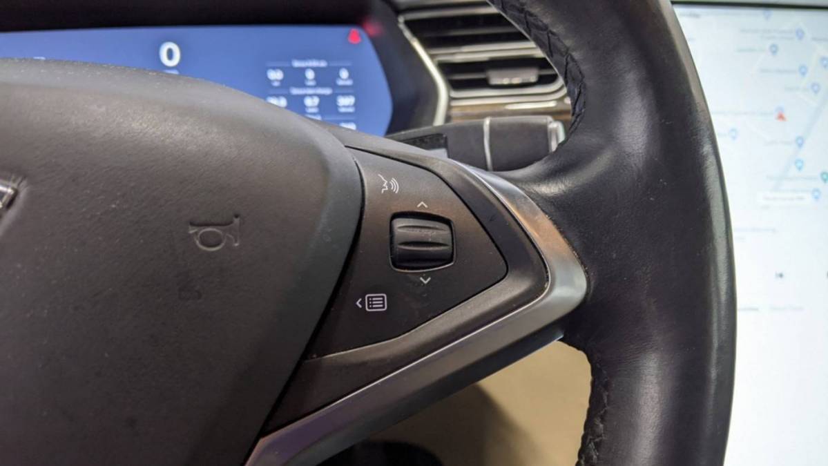 2016 Tesla Model S 5YJSA1E25GF130034