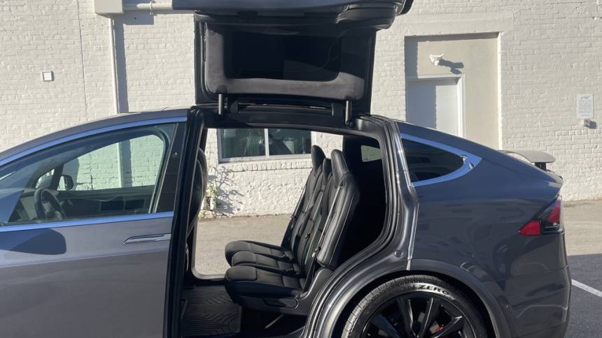 2018 Tesla Model X 5YJXCDE46JF105010