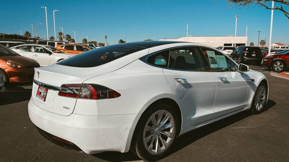 2018 Tesla Model S 5YJSA1E28JF281084