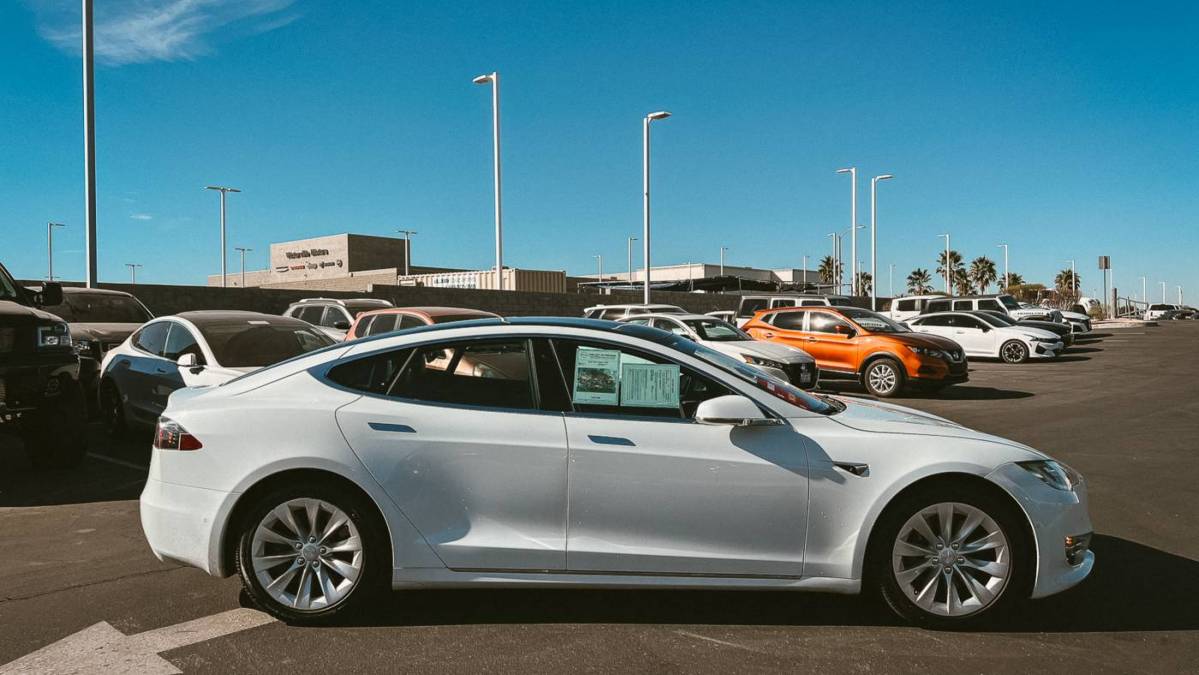 2018 Tesla Model S 5YJSA1E28JF281084