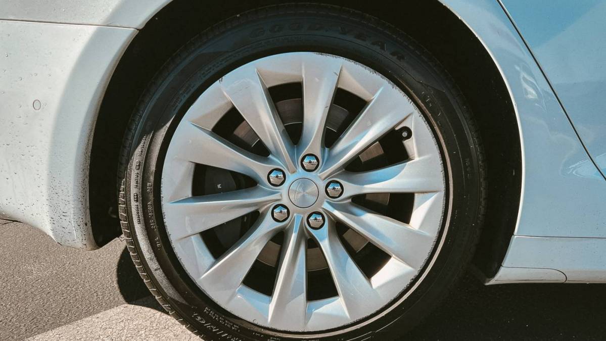 2018 Tesla Model S 5YJSA1E28JF281084