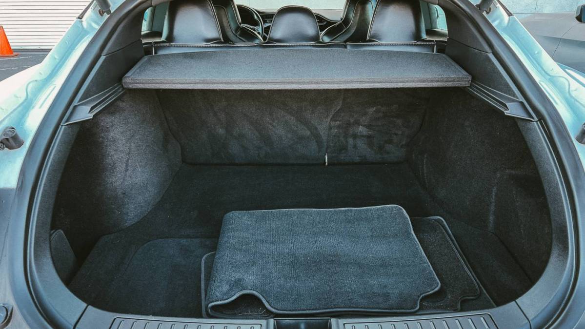 2018 Tesla Model S 5YJSA1E28JF281084