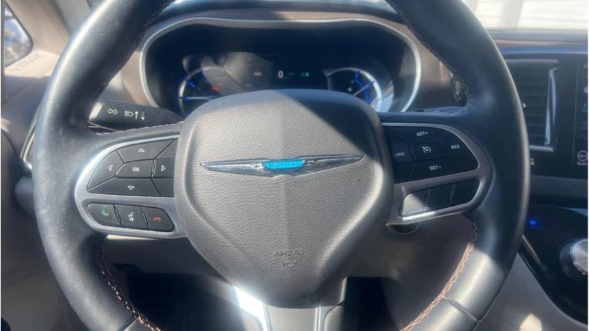 2018 Chrysler Pacifica Hybrid 2C4RC1L76JR157665