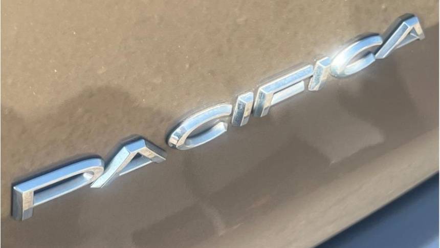 2018 Chrysler Pacifica Hybrid 2C4RC1L76JR157665