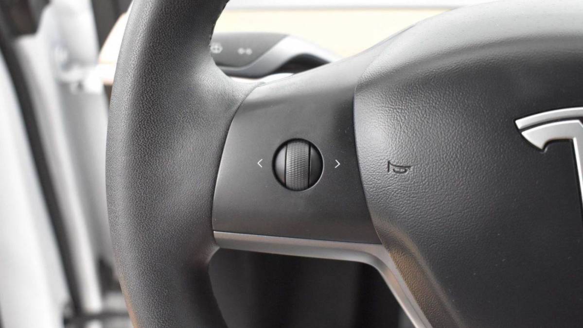 2020 Tesla Model Y 5YJYGDEE2LF044212